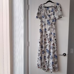 💙 NWOT lush floral white wrap maxi dress